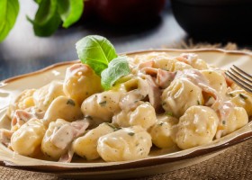 Ñoquis a la carbonara