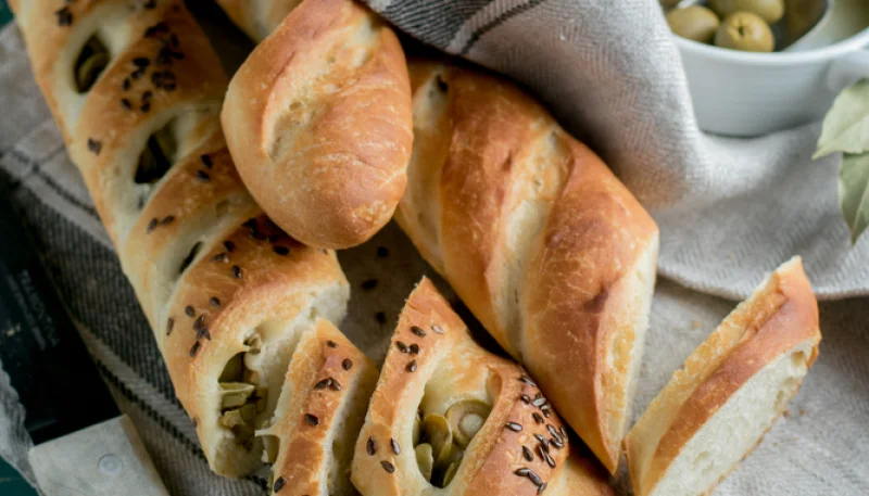 Pan de aceitunas verdes