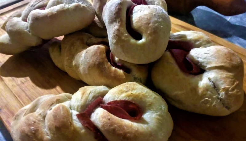 Pan con salame trenzado