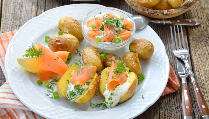 Patatas rellenas con salmón y estragón