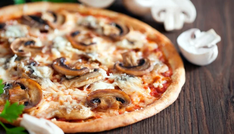 Pizza con champiñones