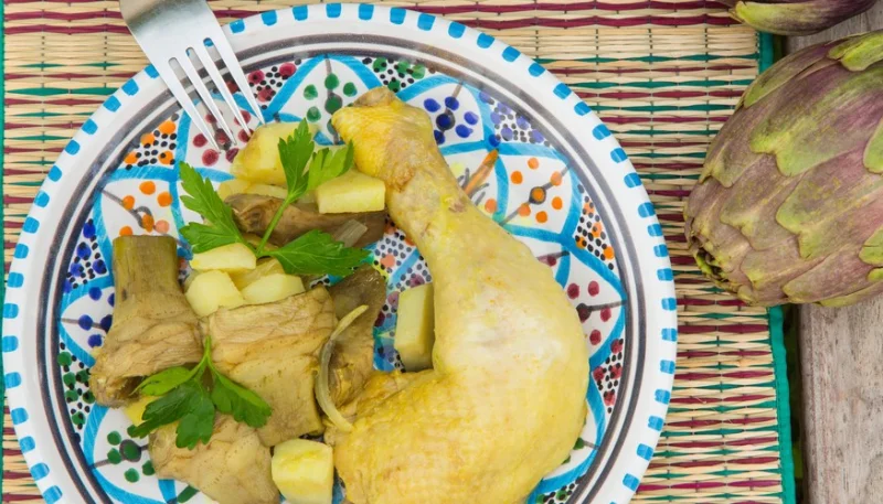 Pollo con alcachofas