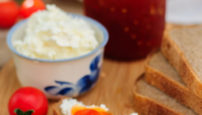 Queso crema con pimiento rojo agridulce