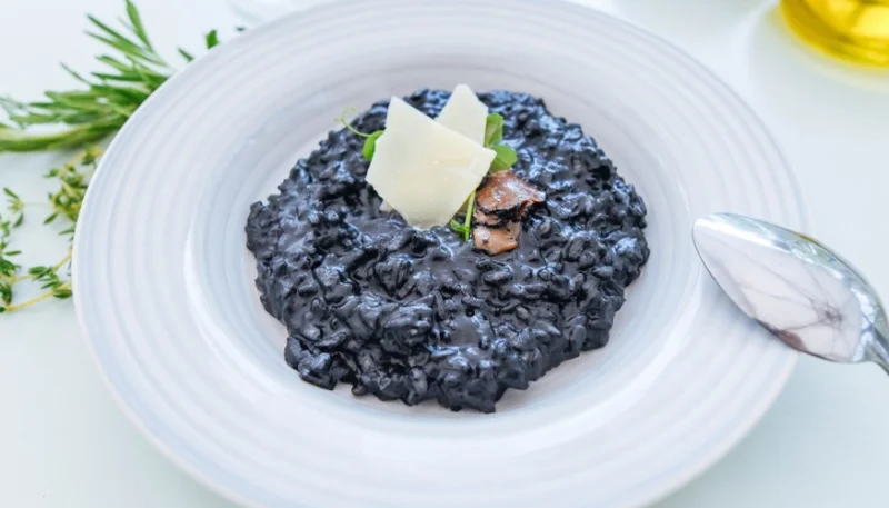 Risotto negro de calamares