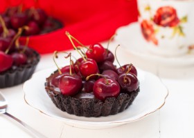 Tarta vegana de cerezas y chocolate