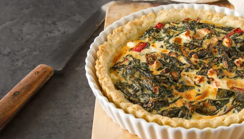 Tarta salada de acelgas y cebolla