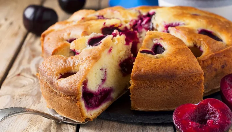 Bizcocho de yogur y ciruelas