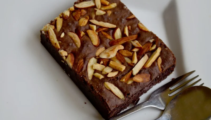 Bizcocho vegano de chocolate y frutos secos