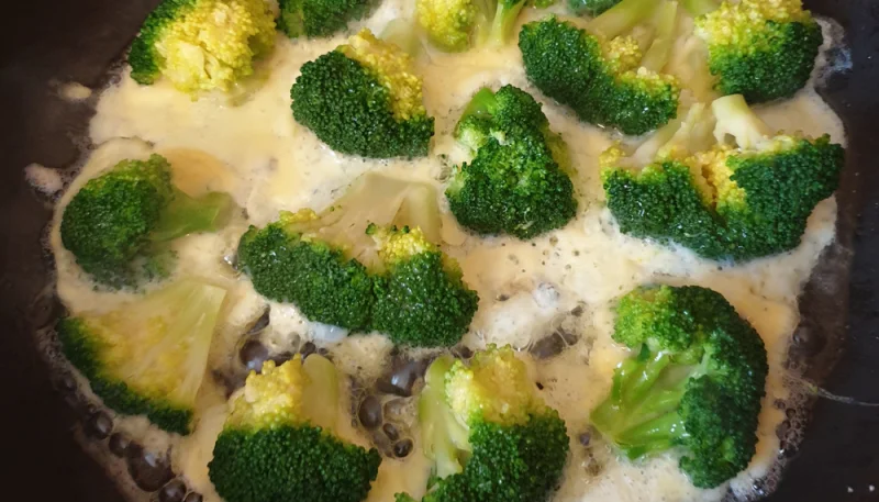 Brócoli con especias y coco