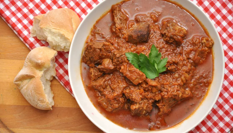 Carne guisada con tomate