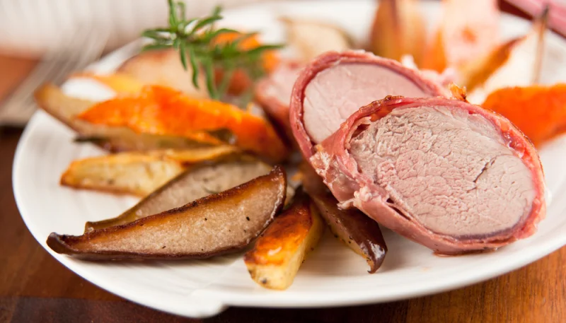 Cerdo con peras al horno