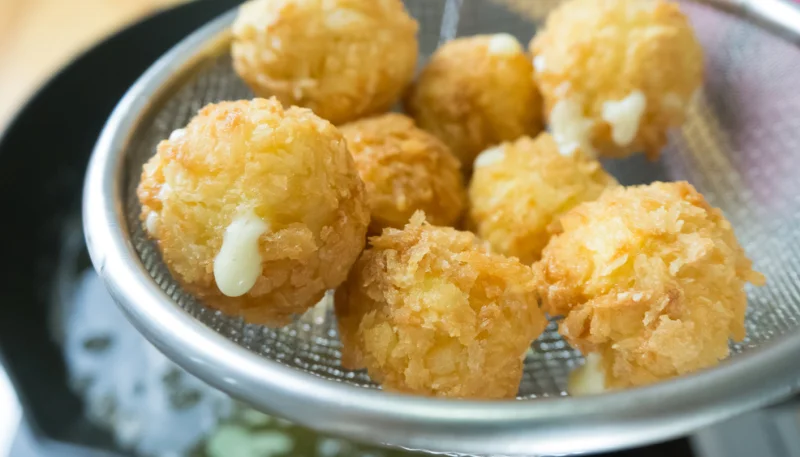 Croquetas de arroz y queso