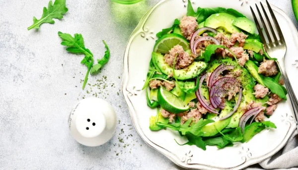 Ensaladas de aguacate irresistibles y muy saludables