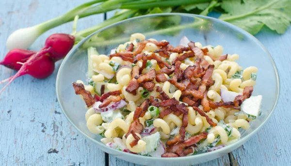 Ensalada de pasta con salsa barbacoa