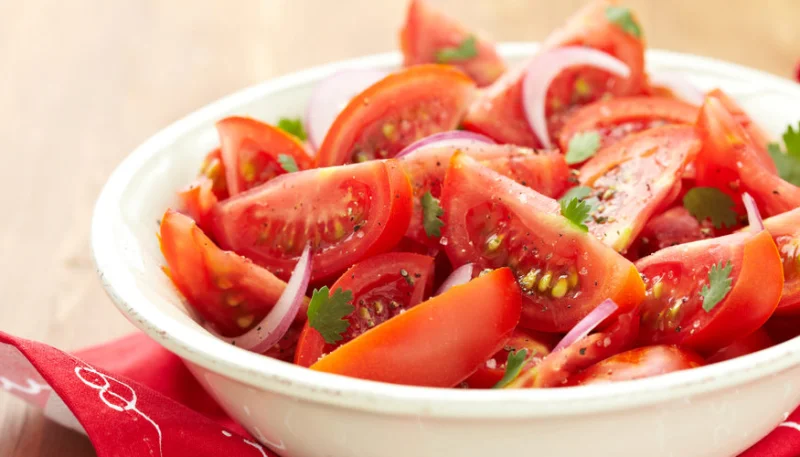Ensalada de tomate y cilantro