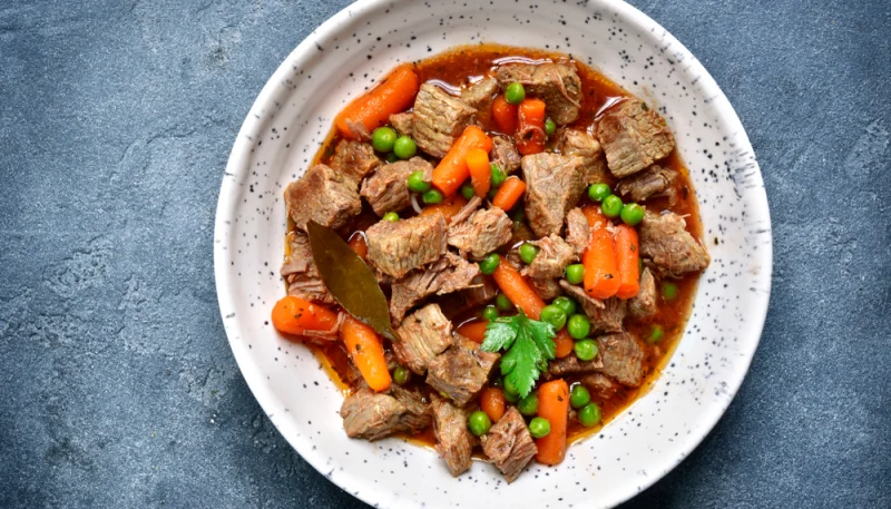 Estofado de ternera con guisantes