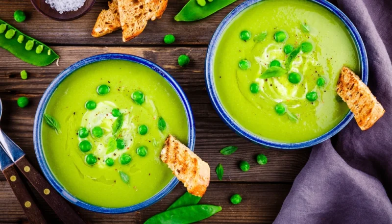 Gazpacho de guisantes con menta
