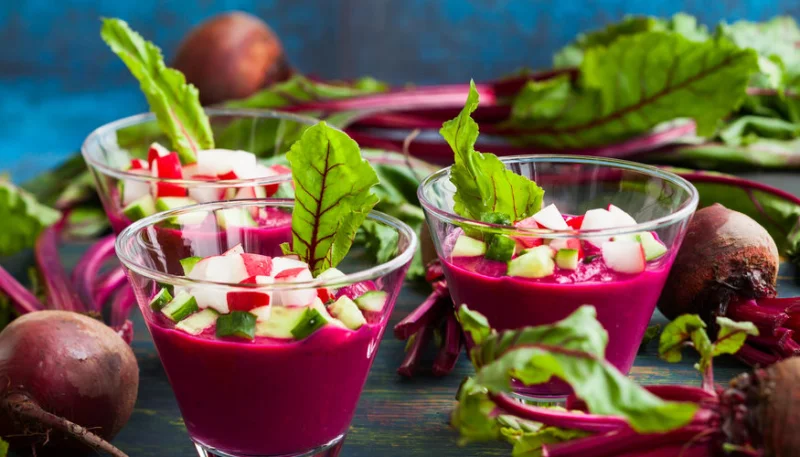 Gazpacho de remolacha y queso feta