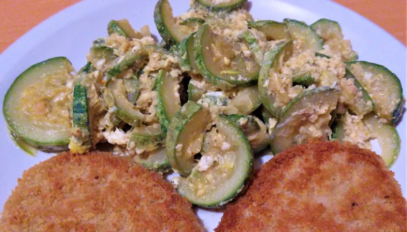 Medallones de pollo caseros con calabacines