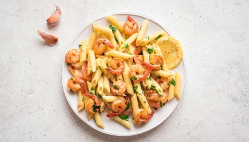 Pasta con langostinos al ajo