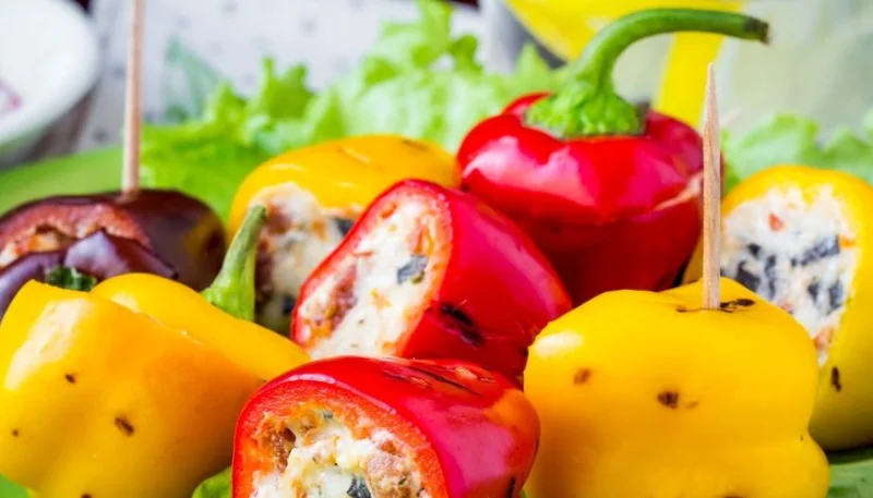 Pimientos rellenos de atún y queso