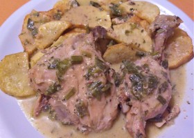 Pollo a la crema de cebolleta con patatas