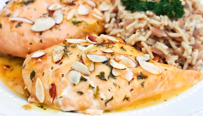 Pollo con almendras