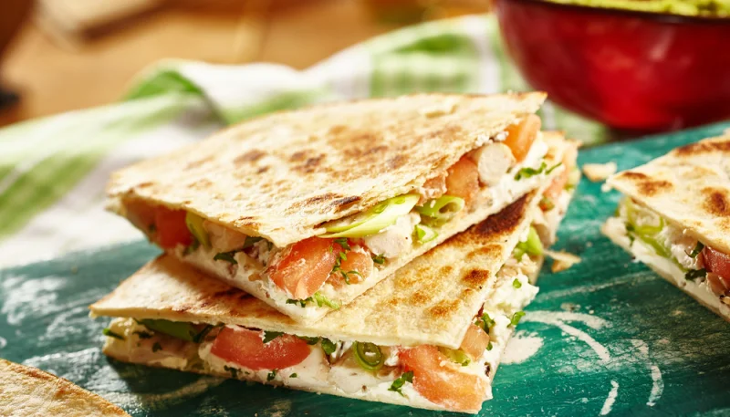 Quesadillas de pollo asado con aguacate