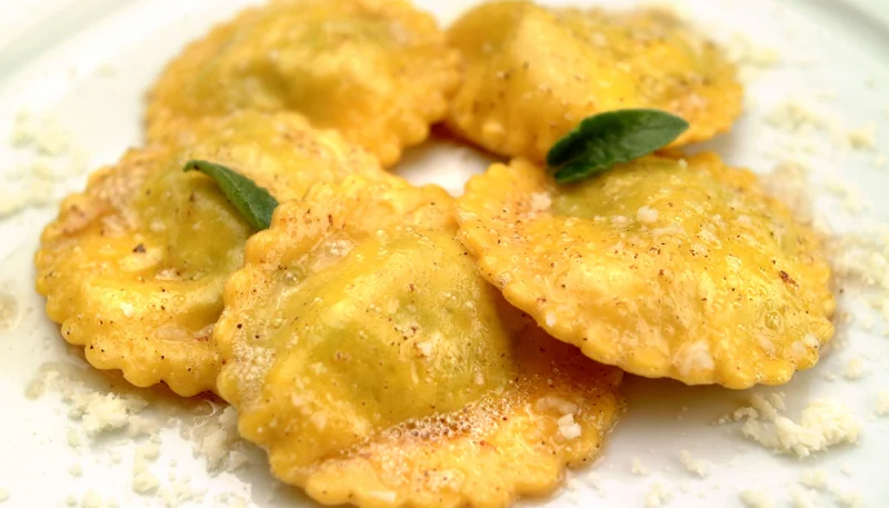 Ravioles de manzana con canela