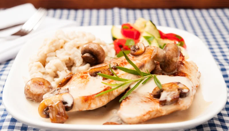 Escalopines de ternera con champiñones