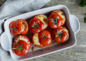 Tomates rellenos de mozzarella