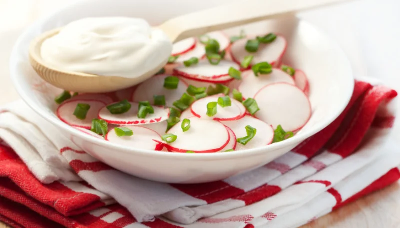 Tartar de rábano con queso crema y cebollino