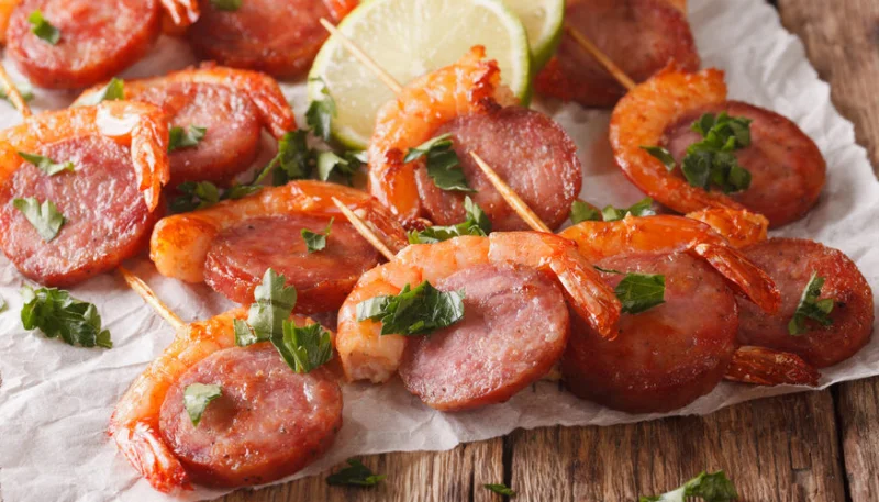 Brochetas de chorizo y gambas