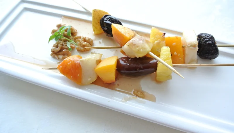 Brochetas de melocotón y plátano