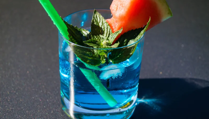 Cóctel curacao azul