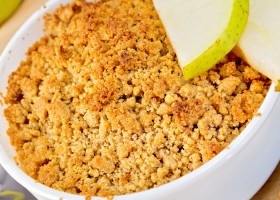 Crumble de pera, manzana y canela