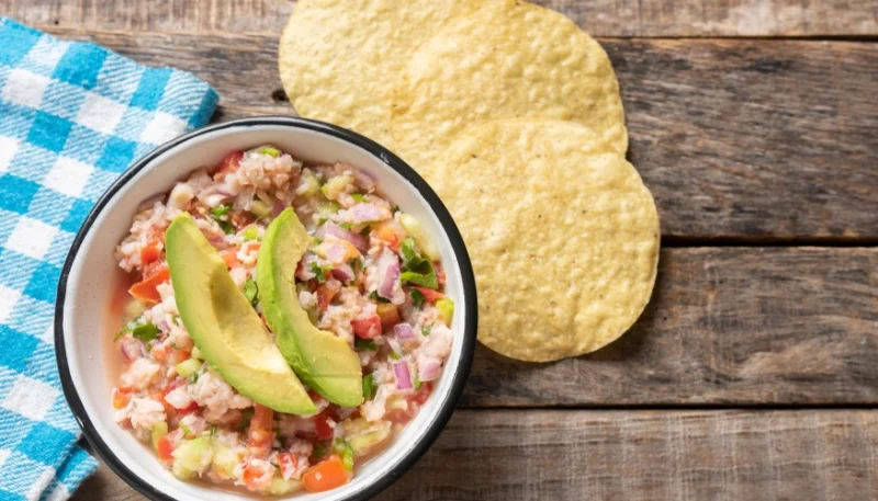 Dorada de apio y aguacate