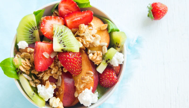 Ensalada de frutas y queso fresco
