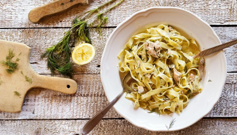 Pasta con pesto de nueces
