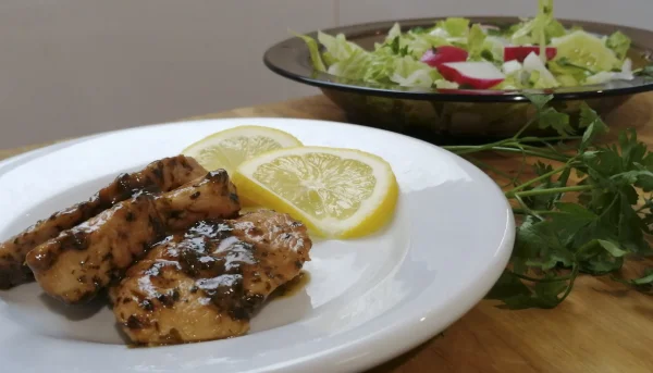 Pechuga de pollo en salsa de limón