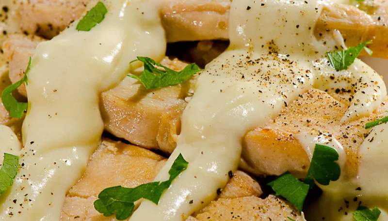 Pechugas de pollo en leche