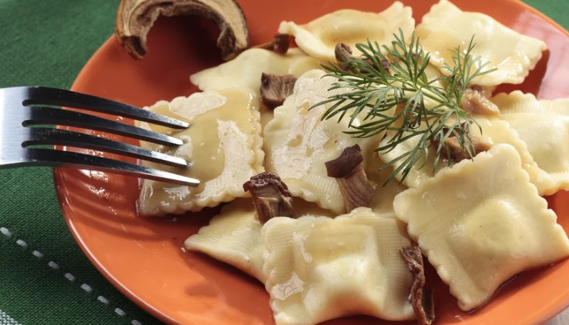 Raviolis con champiñones y ricotta
