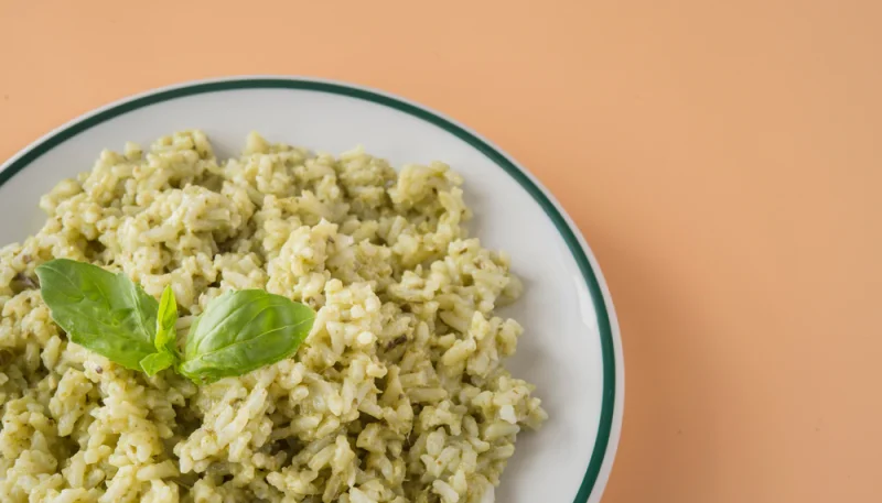 Risotto con pesto y patatas