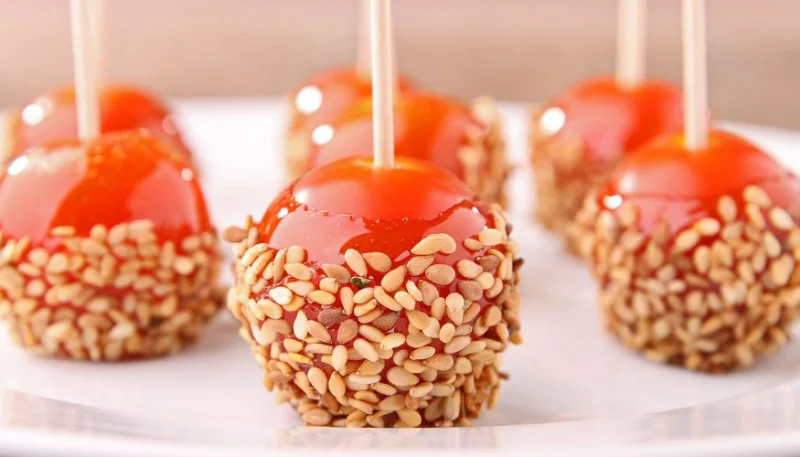 Tomates cherry caramelizados con semillas de sésamo