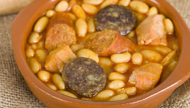 Alubias blancas de bote con compango