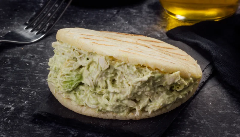 Arepa de aguacate y queso