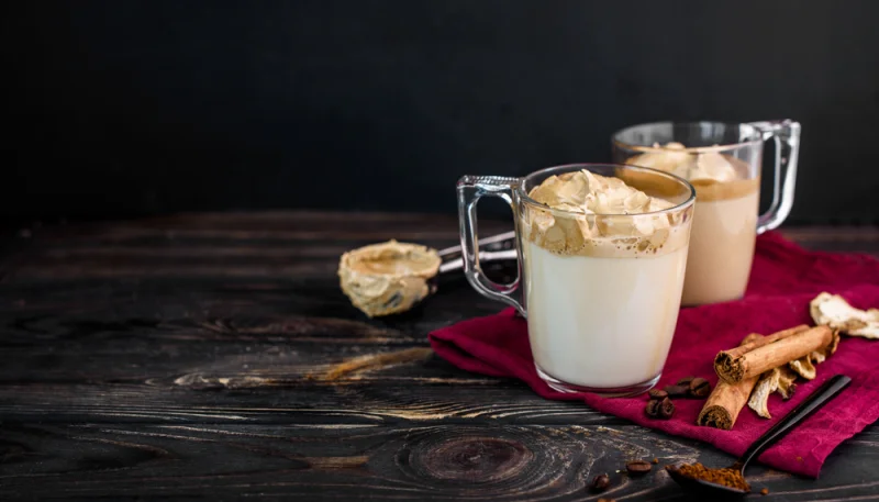 Bebida fría de chocolate blanco