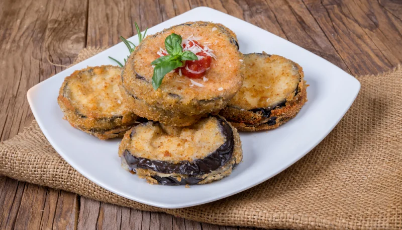 Berenjenas fritas con mozzarella