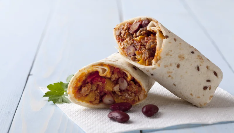 Fajitas de carne y alubias rojas