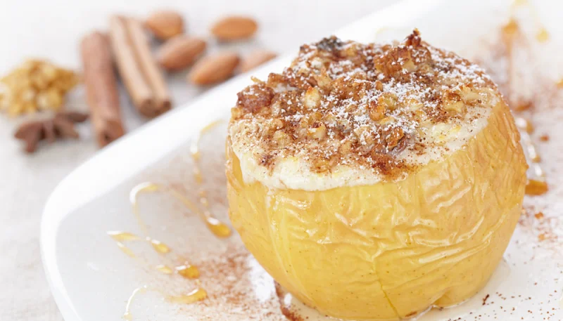 Manzanas rellenas de queso crema